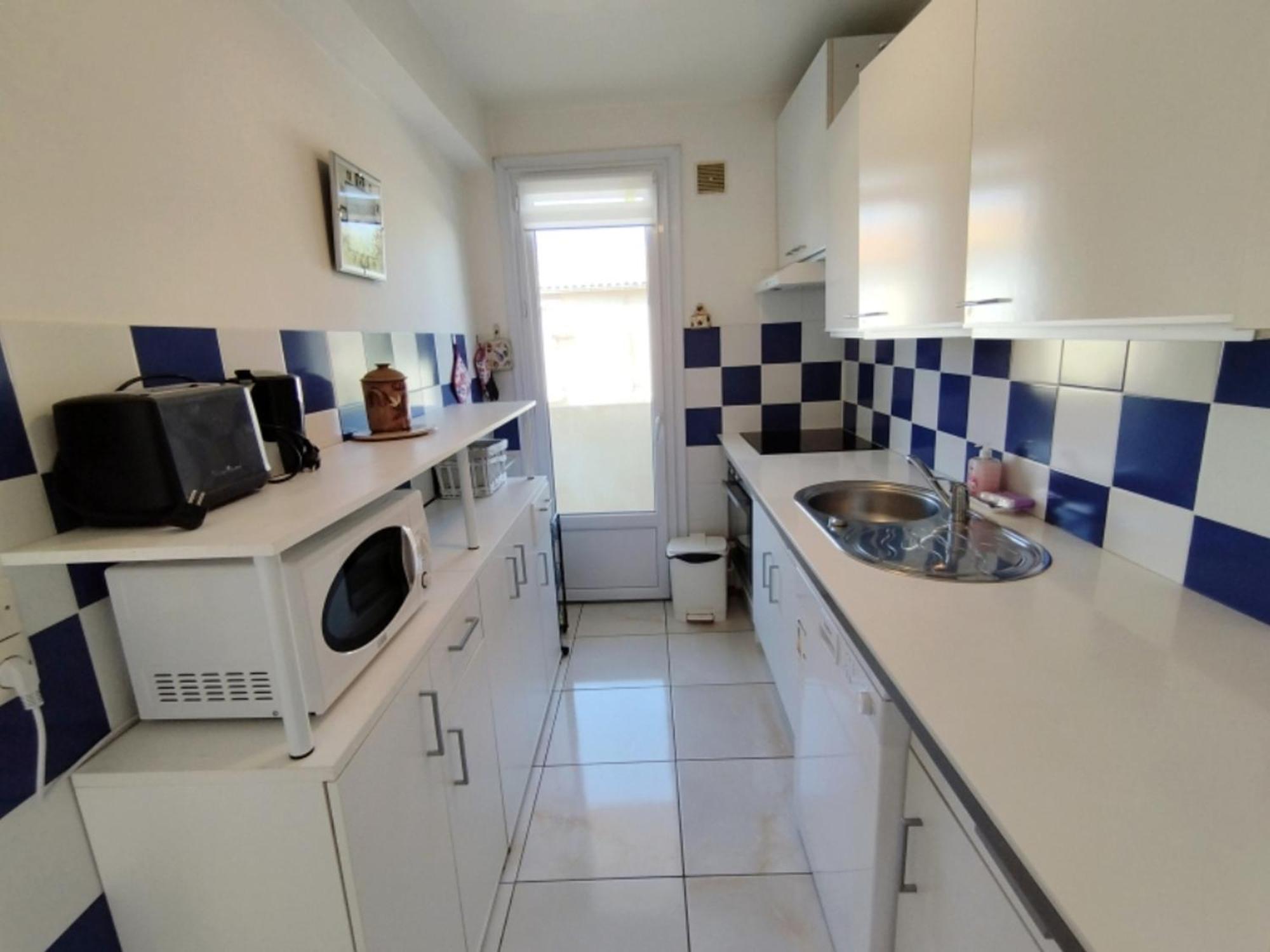T3 Confortable Avec Terrasse Et Parking A 100m De La Plage, Pour 6 Personnes A Narbonne-plage - Fr-1-795-64 * Narbonne