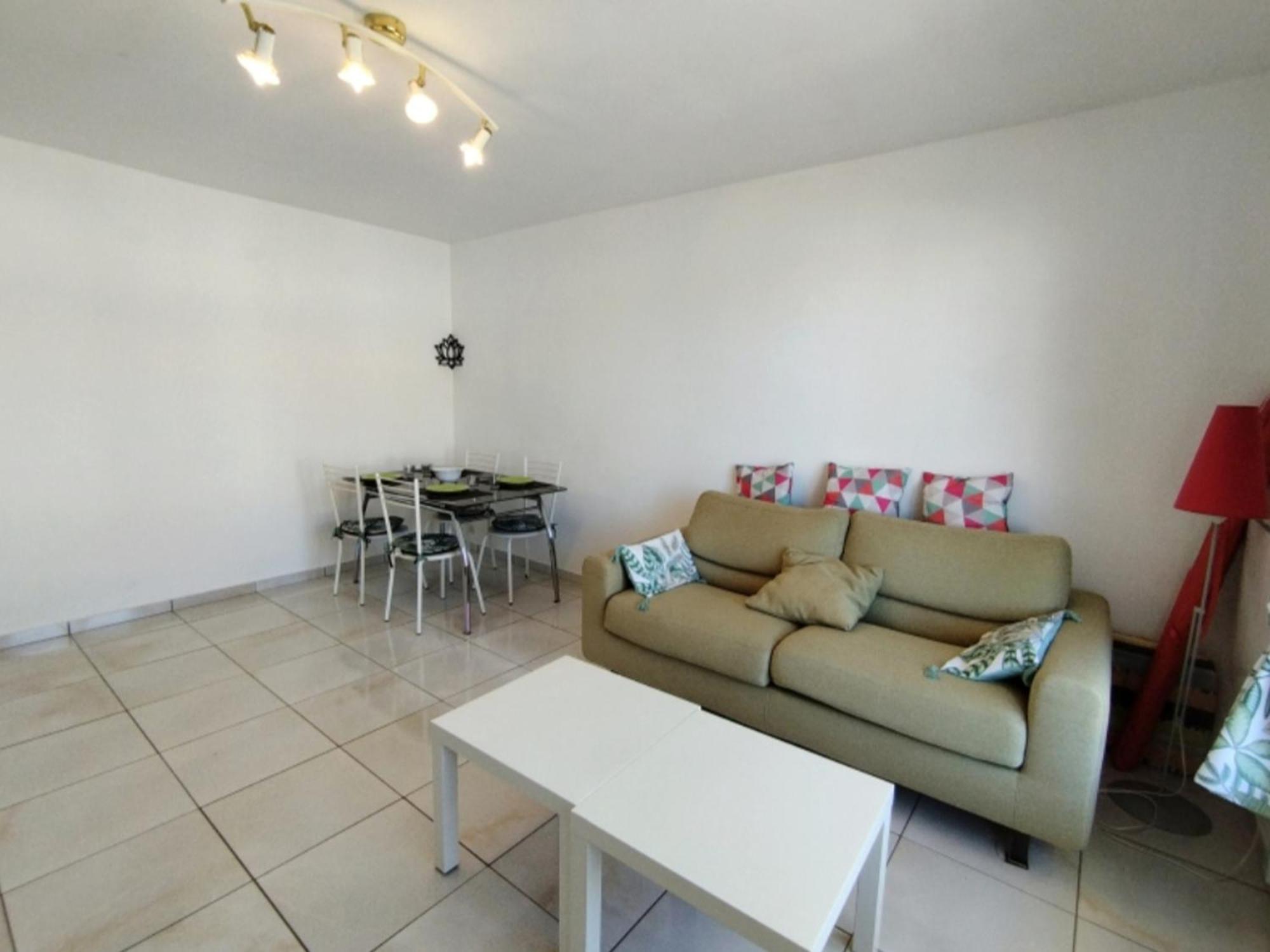 T3 Confortable Avec Terrasse Et Parking A 100m De La Plage, Pour 6 Personnes A Narbonne-plage - Fr-1-795-64