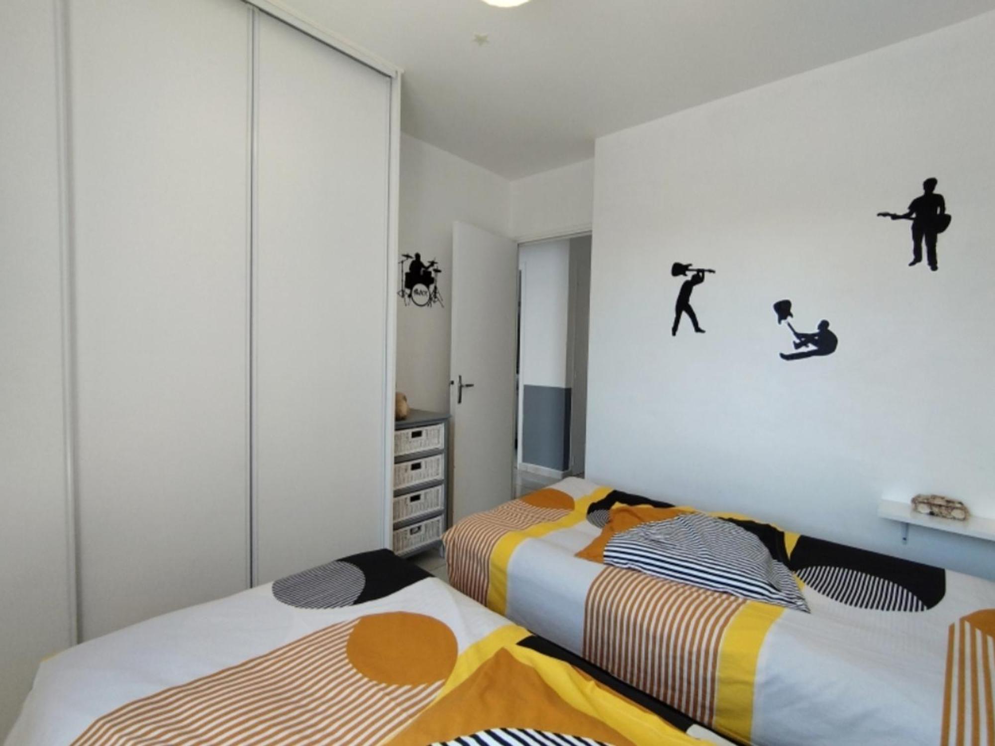 T3 Confortable Avec Terrasse Et Parking A 100m De La Plage, Pour 6 Personnes A Narbonne-plage - Fr-1-795-64 Appartement
