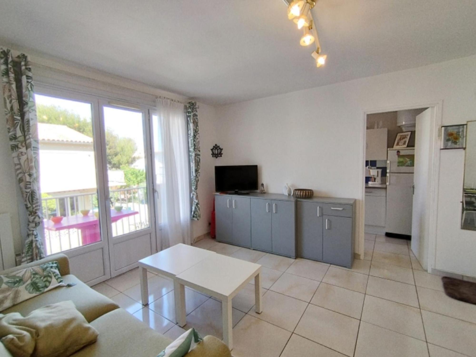 T3 Confortable Avec Terrasse Et Parking A 100m De La Plage, Pour 6 Personnes A Narbonne-plage - Fr-1-795-64 Appartement *