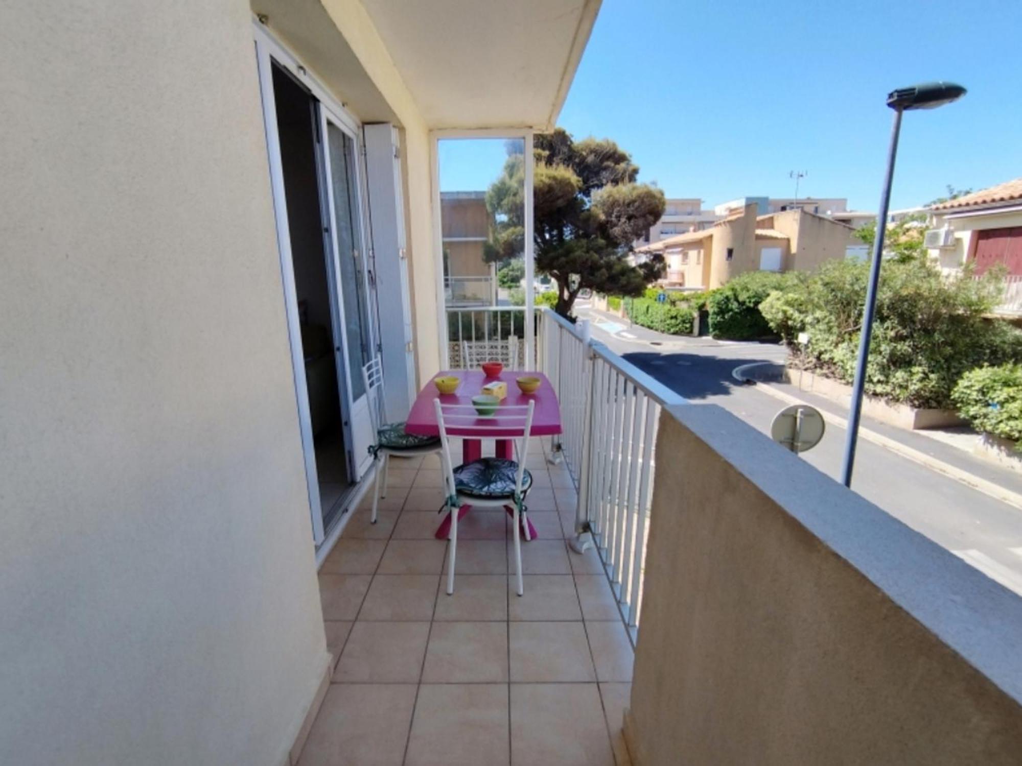 T3 Confortable Avec Terrasse Et Parking A 100m De La Plage, Pour 6 Personnes A Narbonne-plage - Fr-1-795-64 * Narbonne